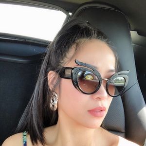 Meet your Posher, Mina